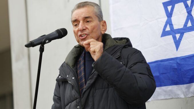 Michel Friedman tijdens een toespraak in Berlijn in 2023