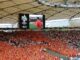 Duizenden Nederlandse voetbalsupporters in oranje tijdens een wedstrijd op het WK voetbal.