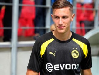 Nico Schlotterbeck van Borussia Dortmund op een trainings- en mediamoment voorafgaand aan een wedstrijd.