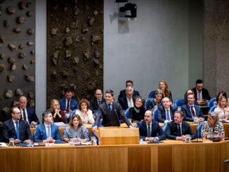 Premier Rob Jetten spreekt tijdens een regeringsverklaring in de Tweede Kamer in Den Haag