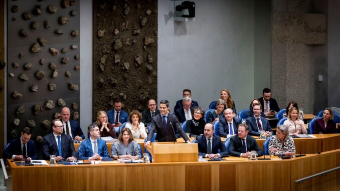Premier Rob Jetten spreekt tijdens een regeringsverklaring in de Tweede Kamer in Den Haag