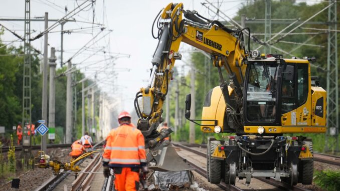 Spoorwerkzaamheden van Deutsche Bahn tijdens een grootschalige renovatie van een spoorlijn