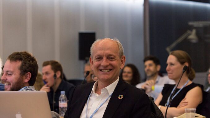 AI-onderzoeker Stuart Russell tijdens de AI for Good Global Summit 2018 in Genève.