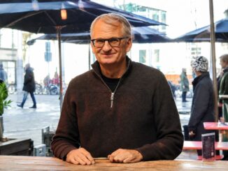 De Amerikaanse historicus Timothy Snyder tijdens het Writers Unlimited Festival in Den Haag, januari 2025.