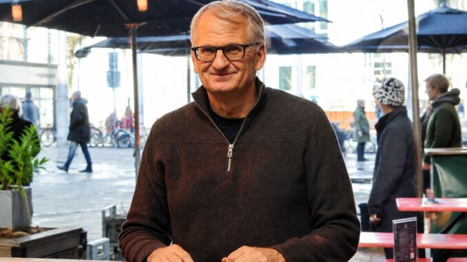 De Amerikaanse historicus Timothy Snyder tijdens het Writers Unlimited Festival in Den Haag, januari 2025.