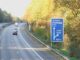 Verkeer op de Duitse A3 bij Elten richting Arnhem tijdens het lange weekend rond Fronleichnam.