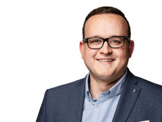 Julian Brüning, secretaris-generaal van de CDU Brandenburg, tijdens een persfoto van de CDU-fractie in de Landdag van Brandenburg.