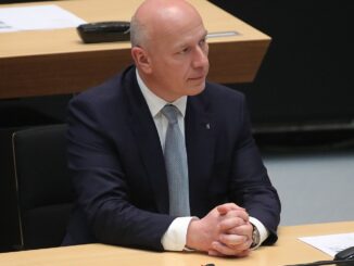 Berlijns burgemeester Kai Wegner tijdens een zitting van het Berlijnse parlement.