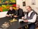 Wolfgang Eckerlein, Holger Johannes Pütz-von Fabeck en Manuel Grosser bereiden de literaire avond over Piet de Moors roman Gunzenhausen voor.
