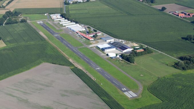 Luchtfoto van het vliegveld van Ganderkesee in Nedersaksen