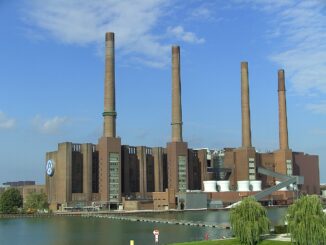 De Volkswagen-fabriek in Wolfsburg, waar het concern werkt aan een omvangrijke sanering en reorganisatie.